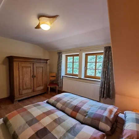 With 4 Bedrooms Holiday home Schieder